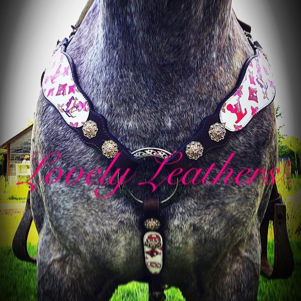Custom breastcollar